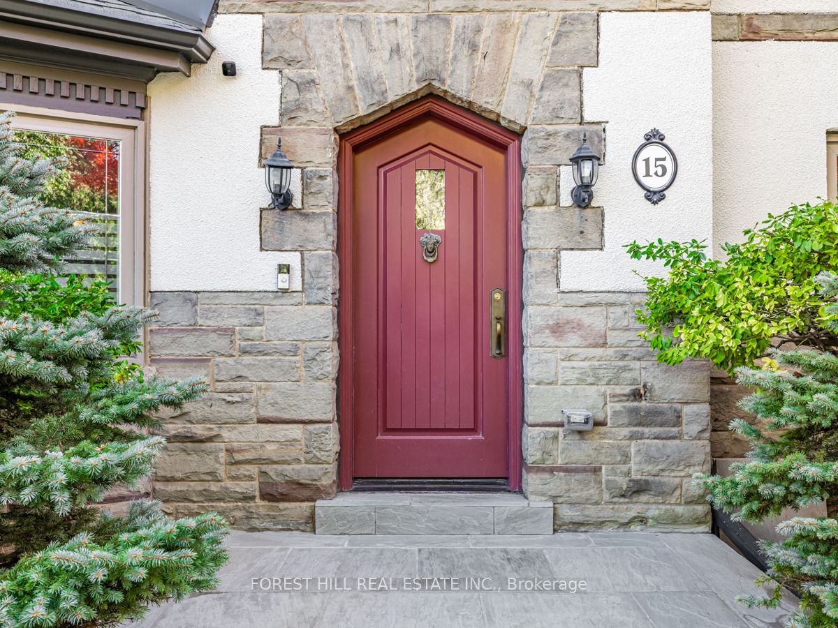 15 Strathallan Blvd