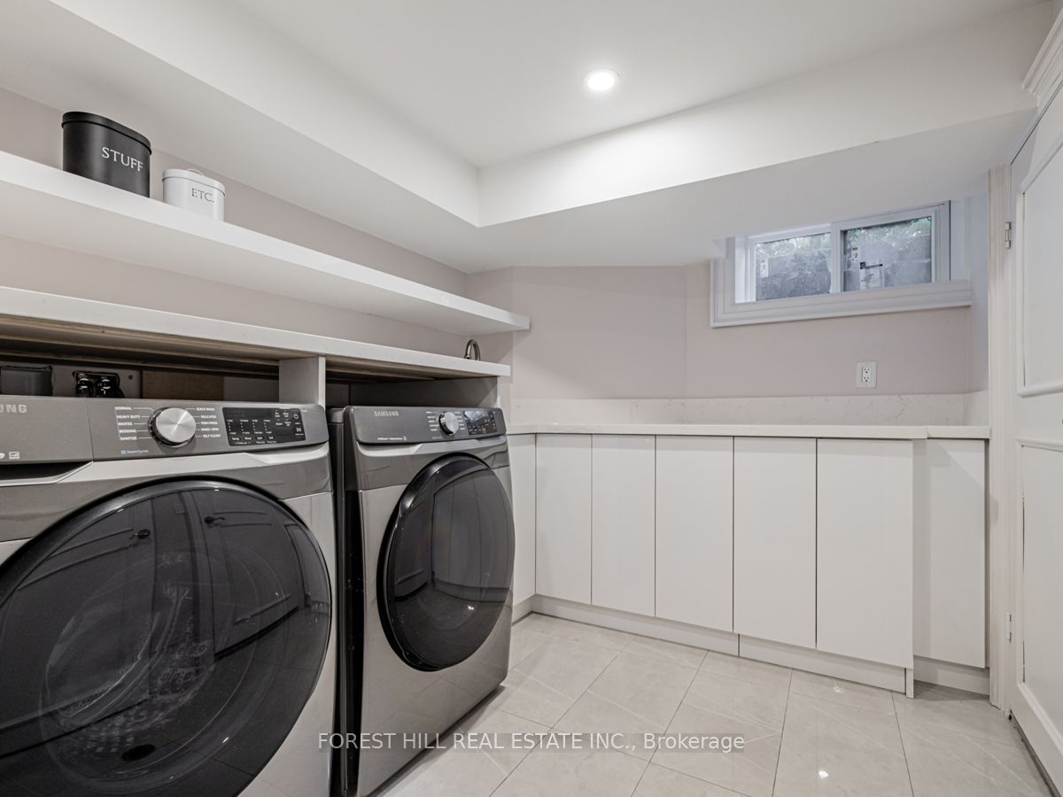 15 Strathallan Blvd
