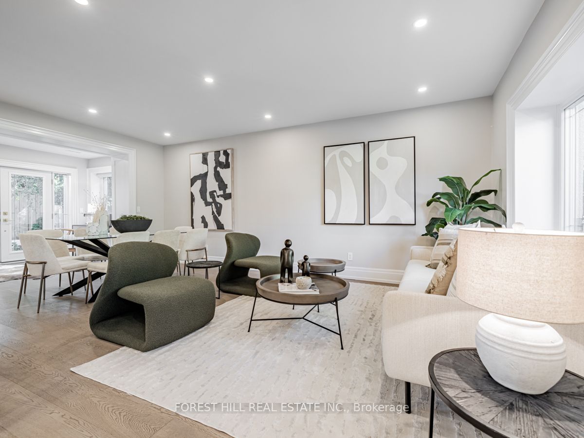 15 Strathallan Blvd