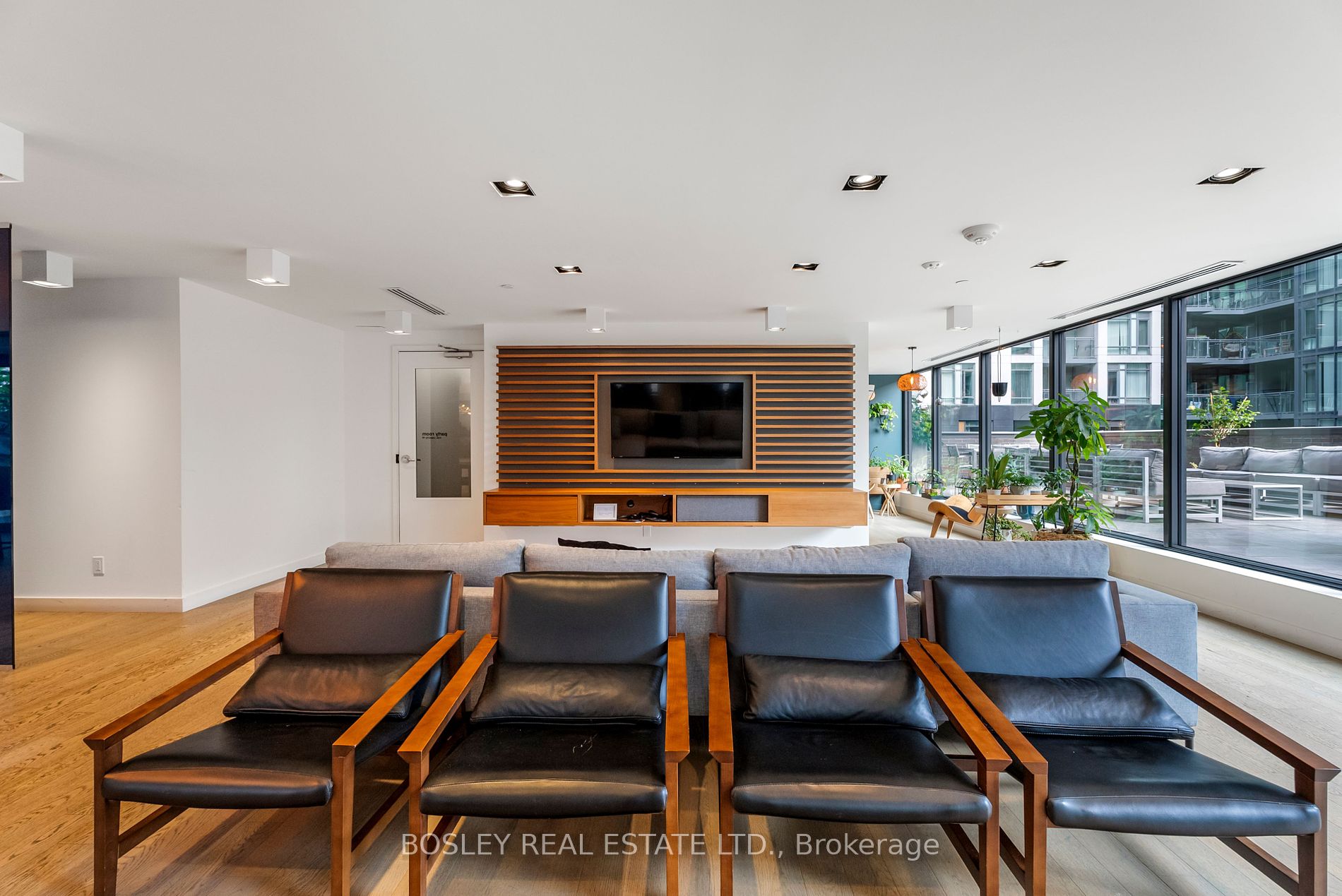 111 Bathurst St, #1007