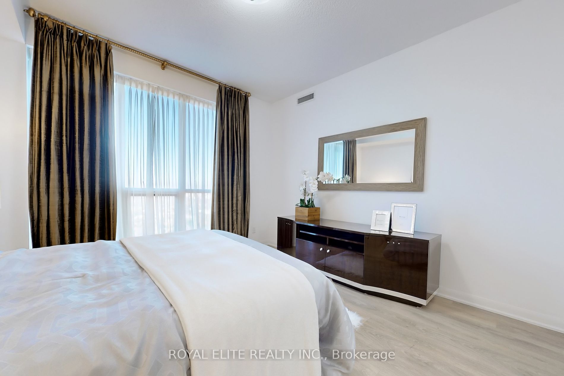 5162 Yonge St, #PH202