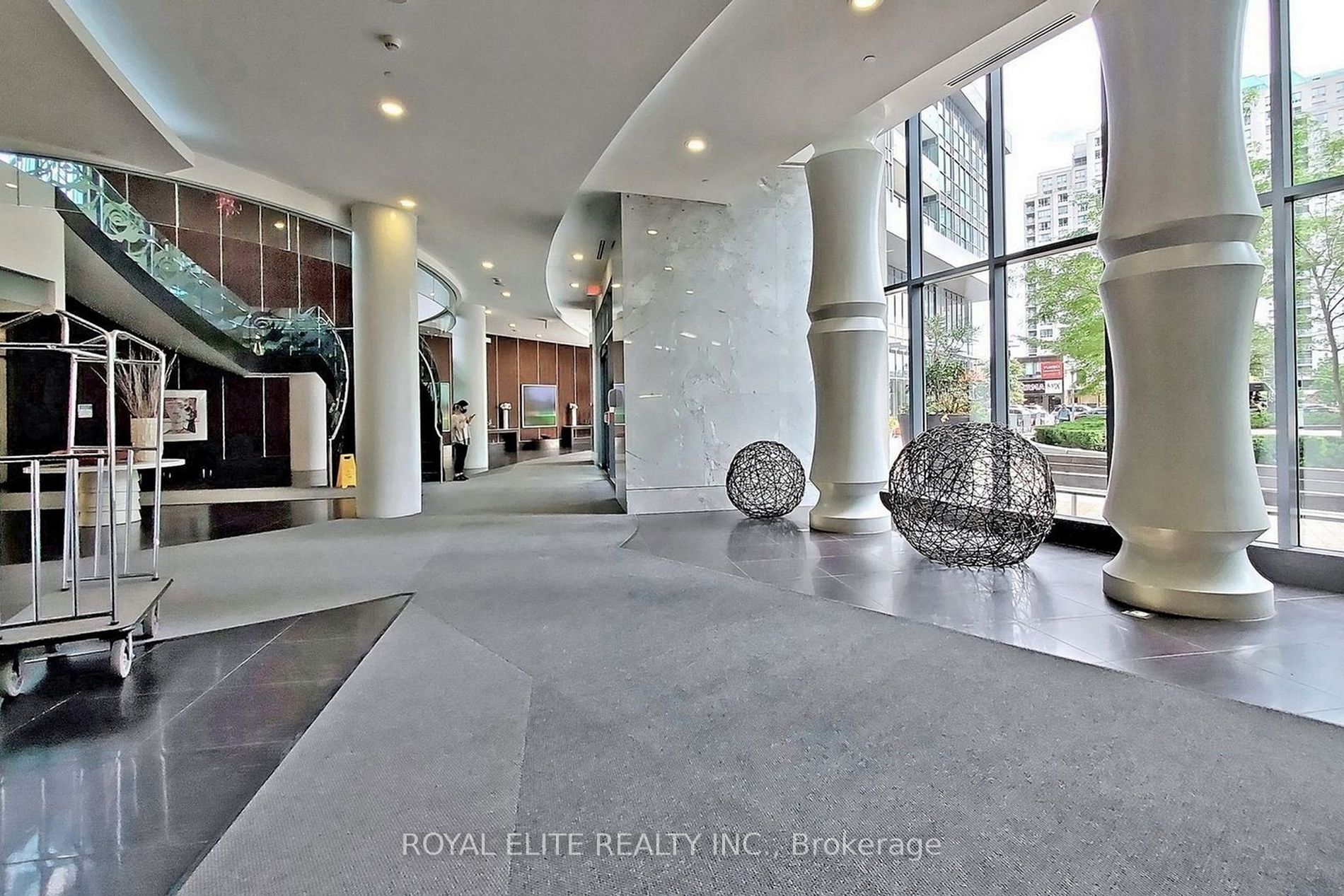 5162 Yonge St, #PH202