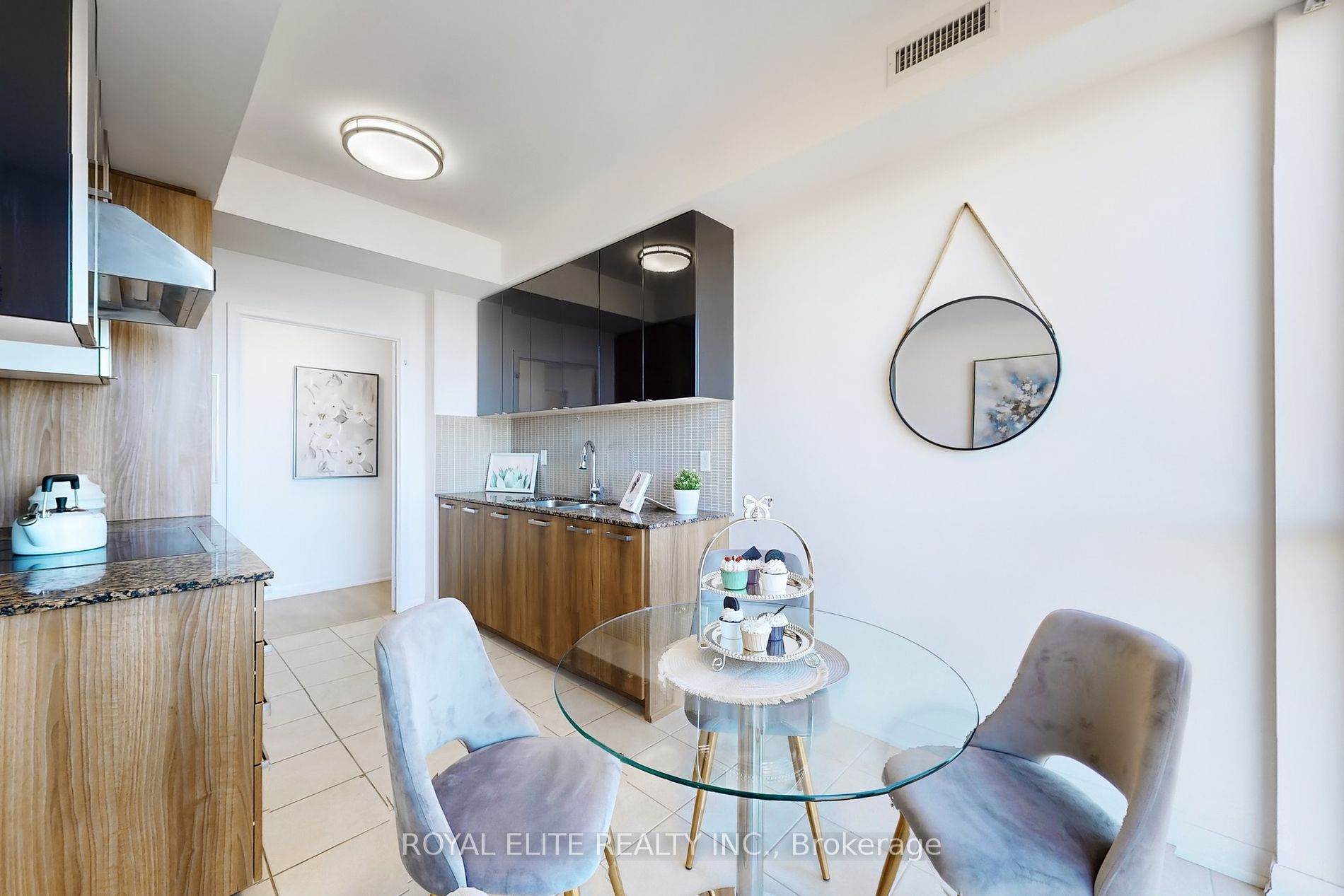 5162 Yonge St, #PH202