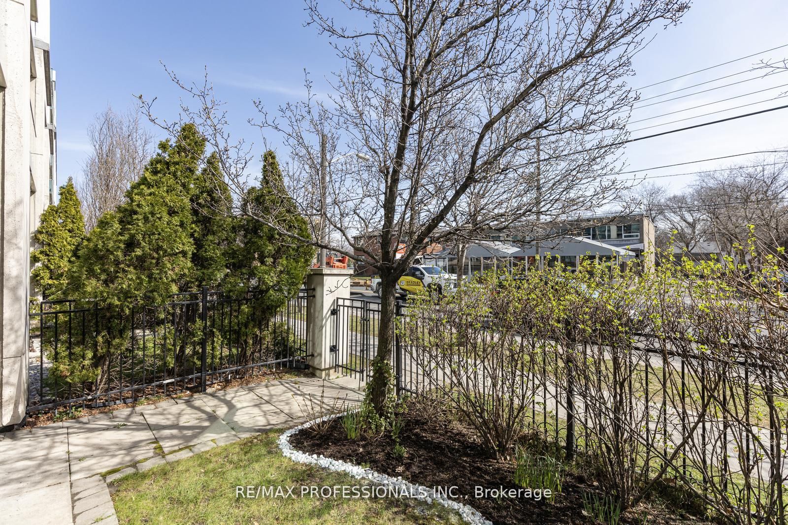 3830 Bathurst St, #108
