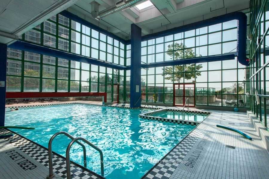 77 Harbour Sq, #1611