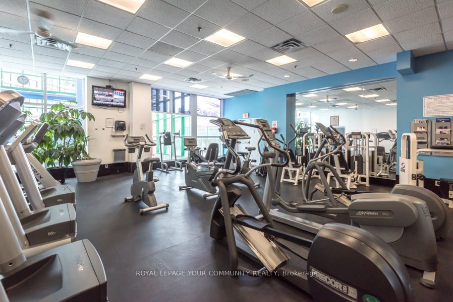 77 Harbour Sq, #1611