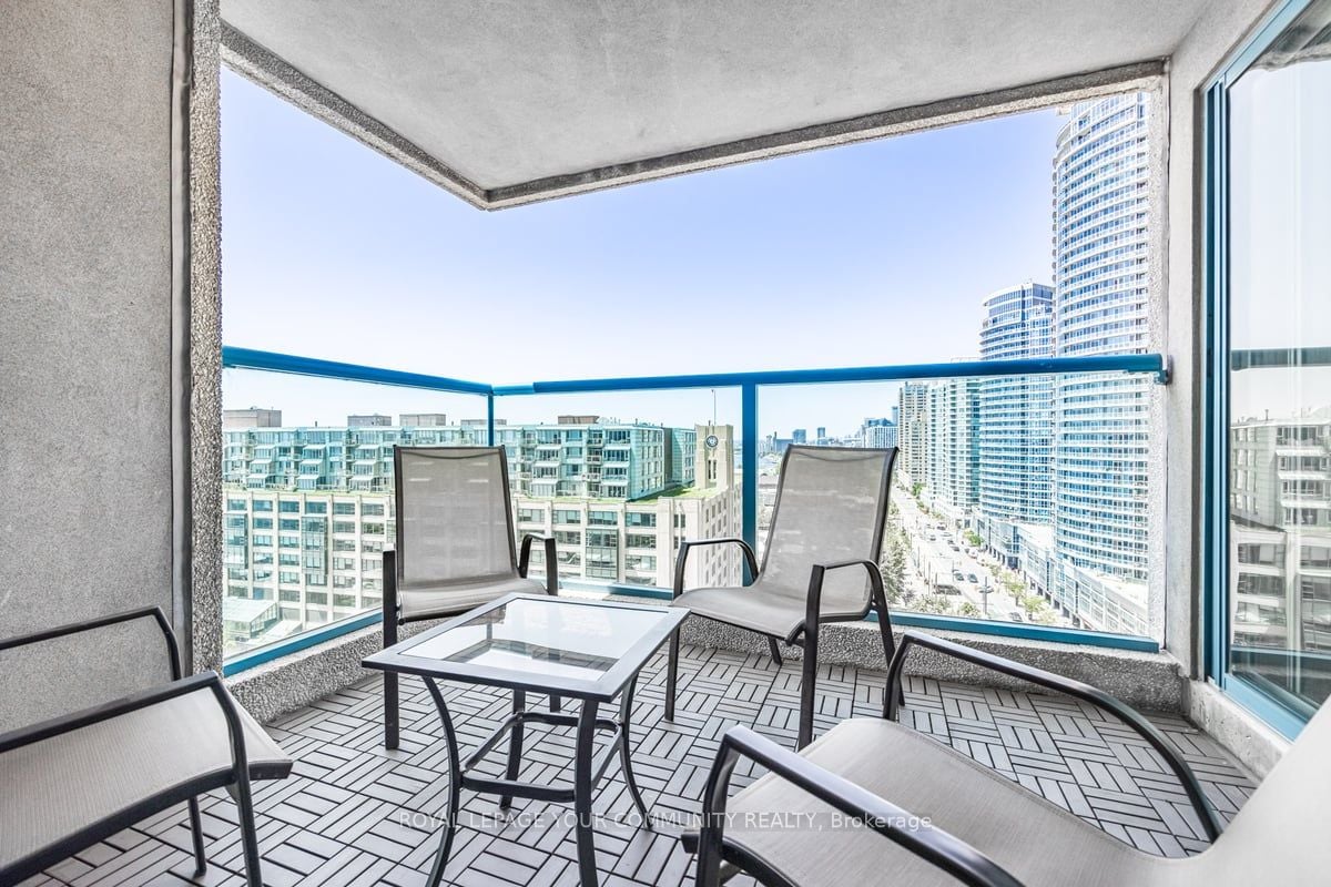 77 Harbour Sq, #1611