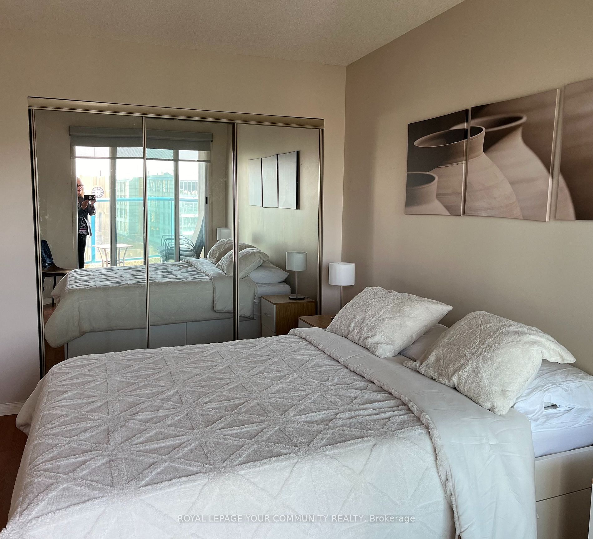 77 Harbour Sq, #1611