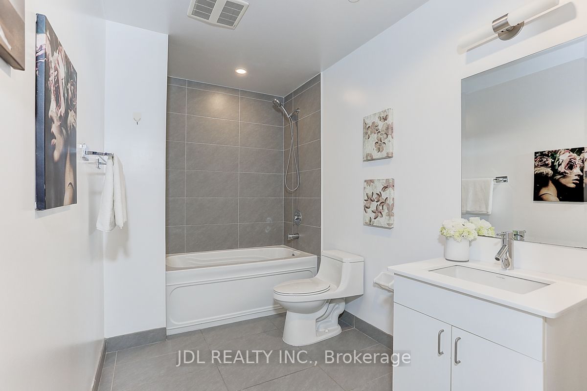426 University Ave, #3201