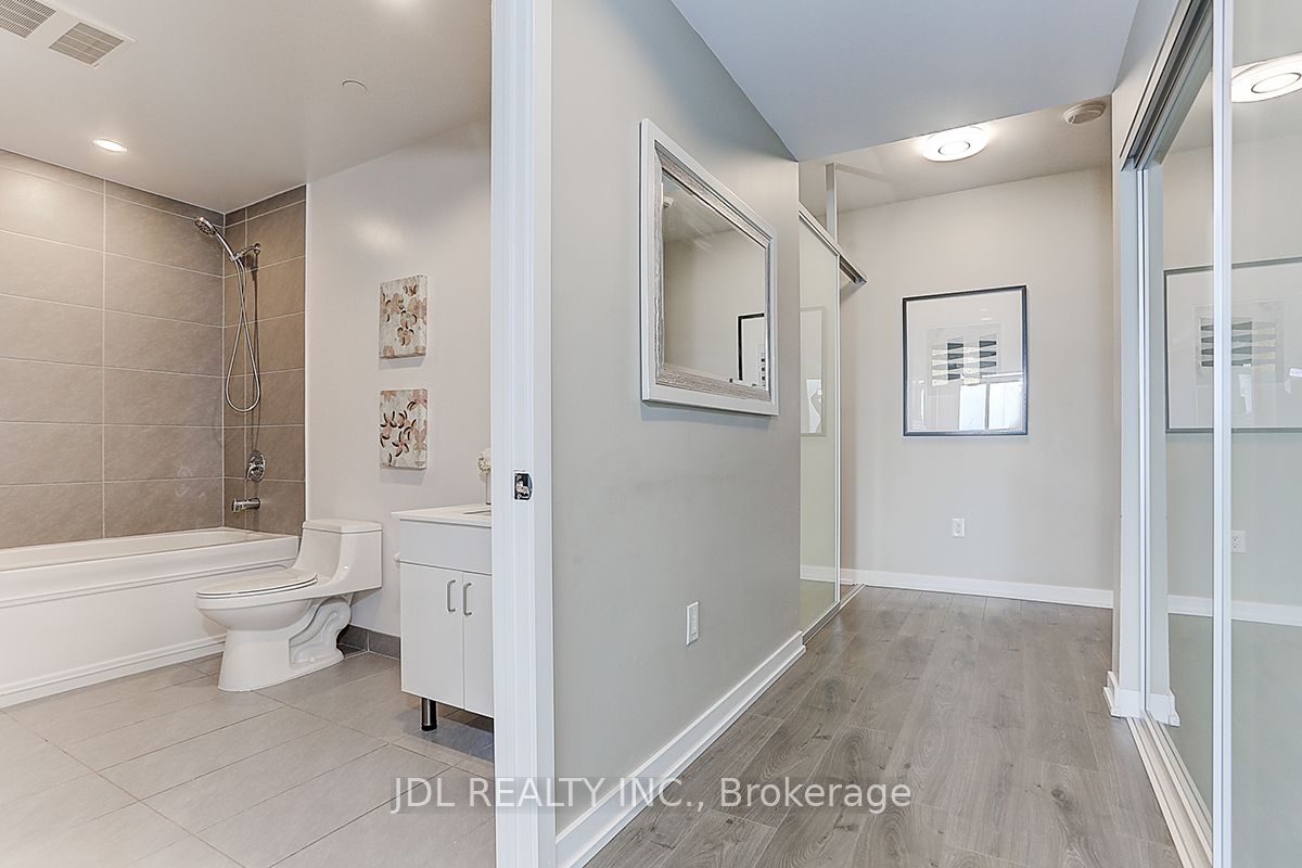 426 University Ave, #3201