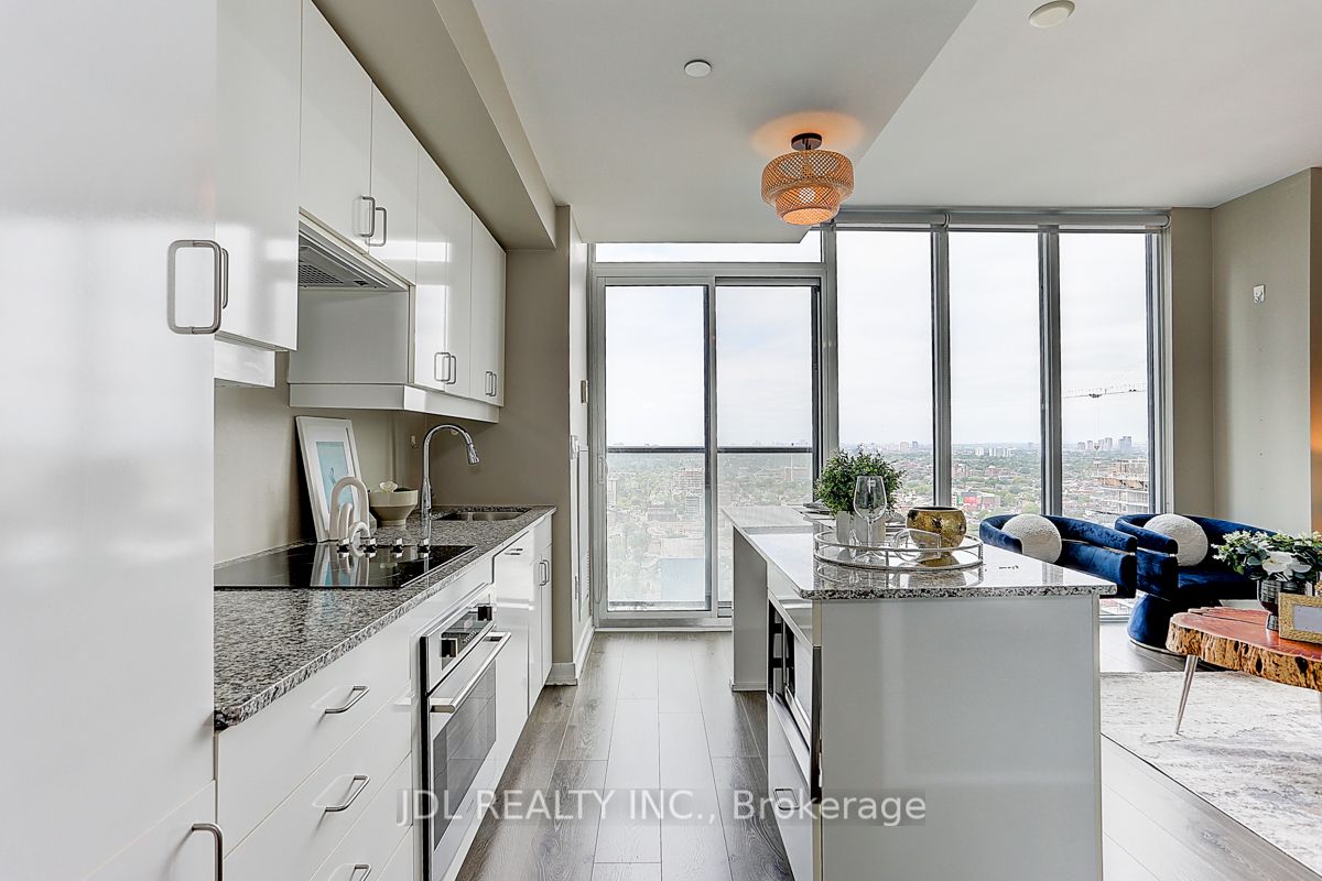 426 University Ave, #3201