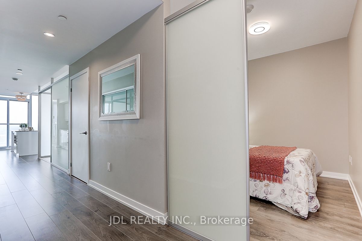 426 University Ave, #3201