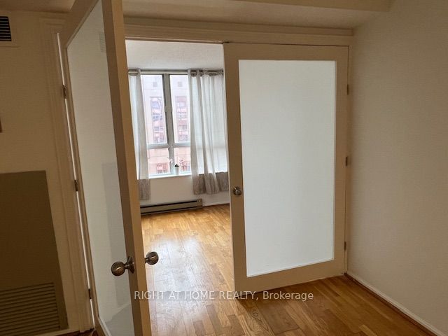 711 Bay St, #1616