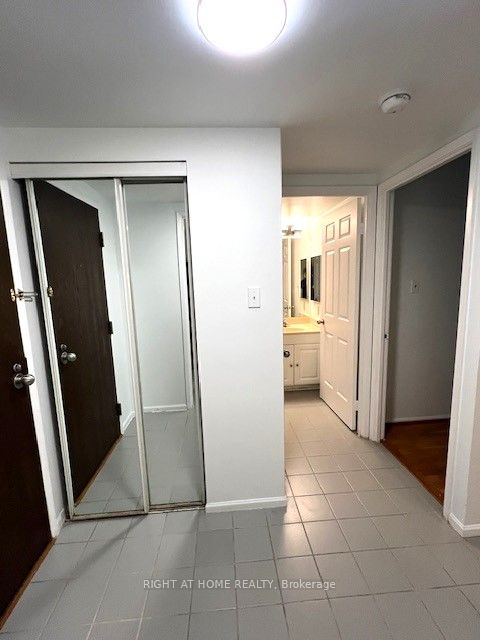 711 Bay St, #1616