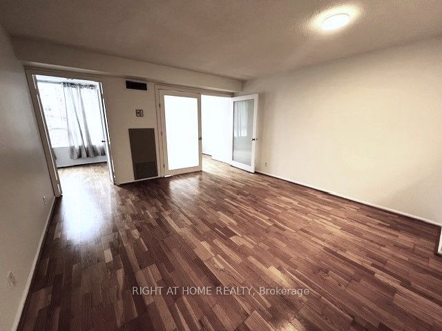 711 Bay St, #1616