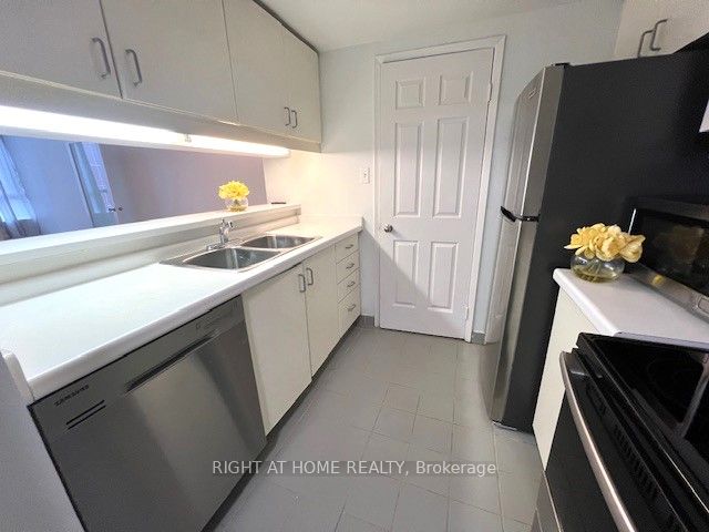 711 Bay St, #1616