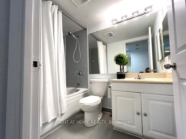 711 Bay St, #1616