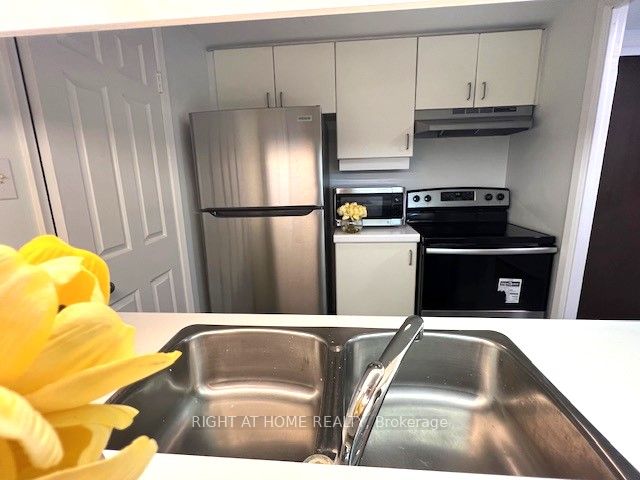 711 Bay St, #1616