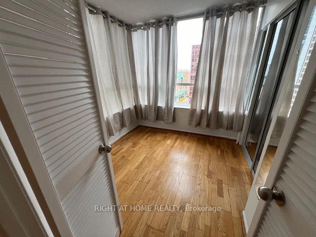 711 Bay St, #1616