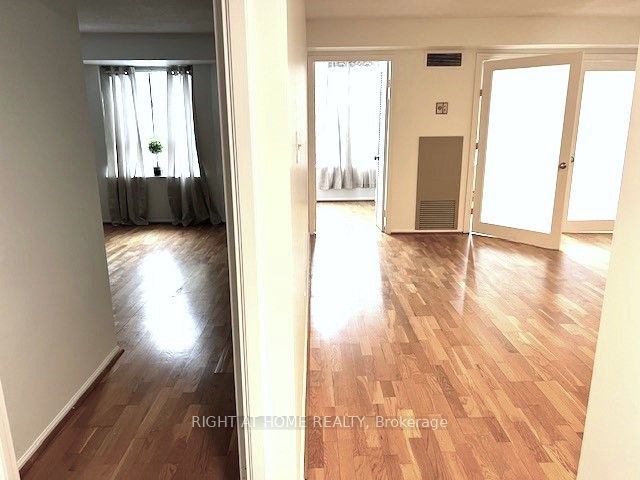 711 Bay St, #1616