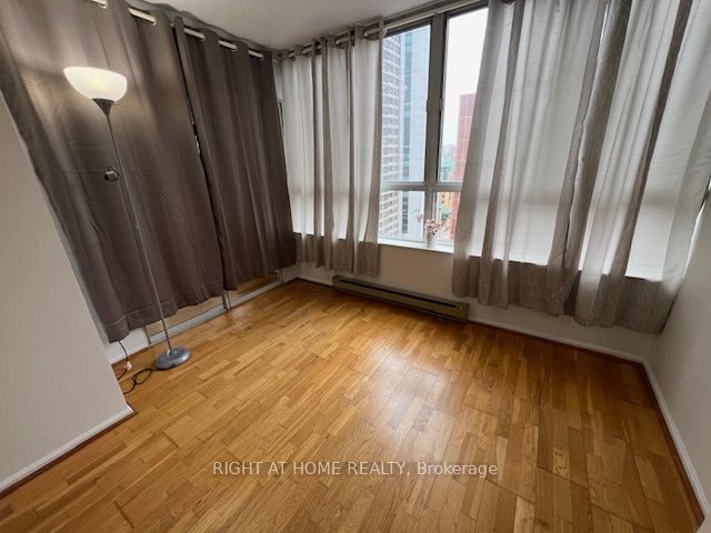 711 Bay St, #1616