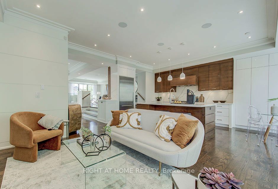 100 Parklea Dr