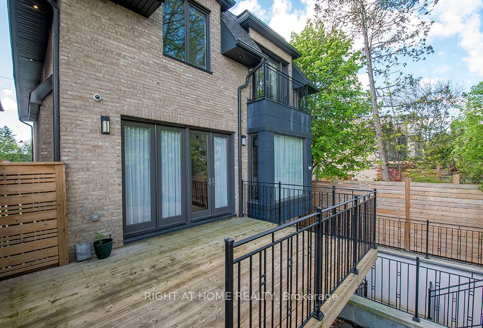 100 Parklea Dr