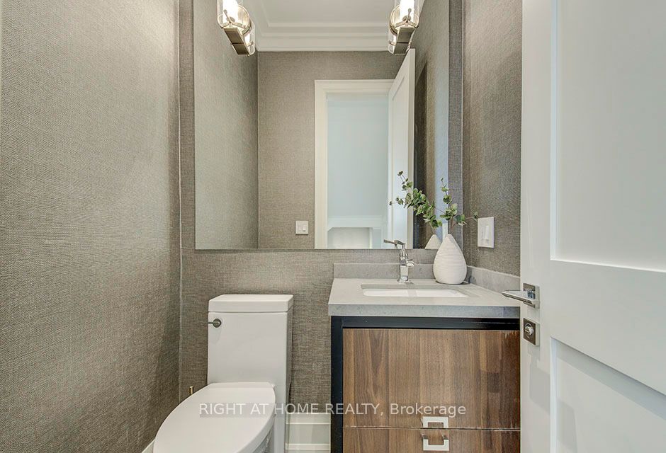 100 Parklea Dr