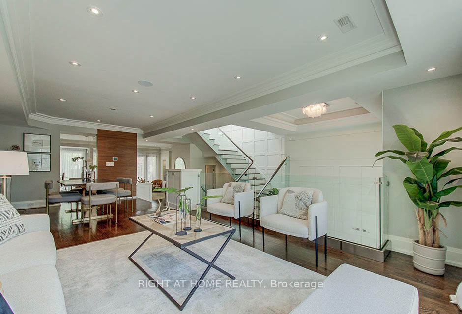 100 Parklea Dr