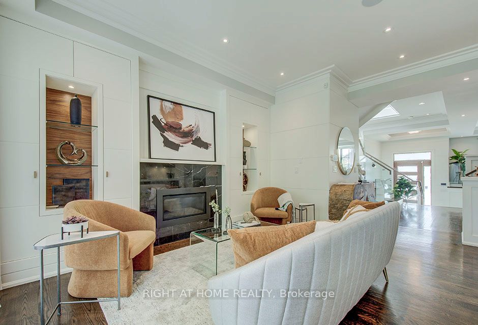 100 Parklea Dr