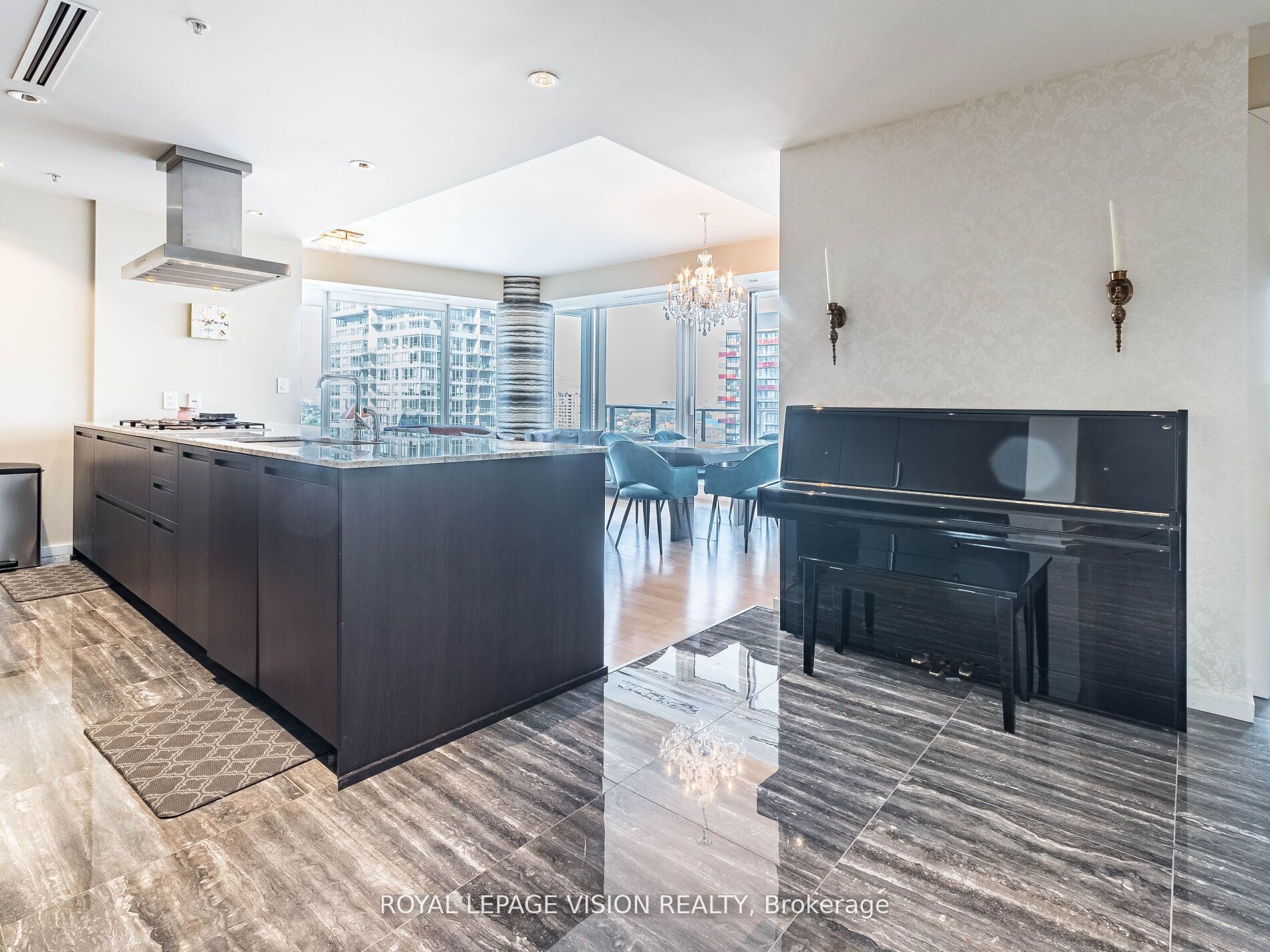180 University Ave, #2105