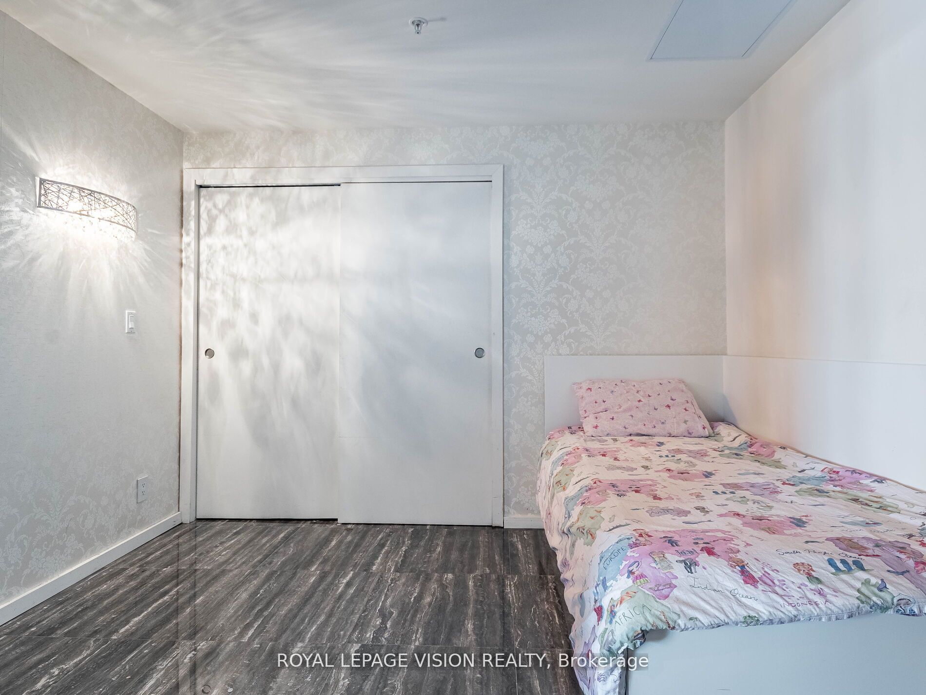 180 University Ave, #2105