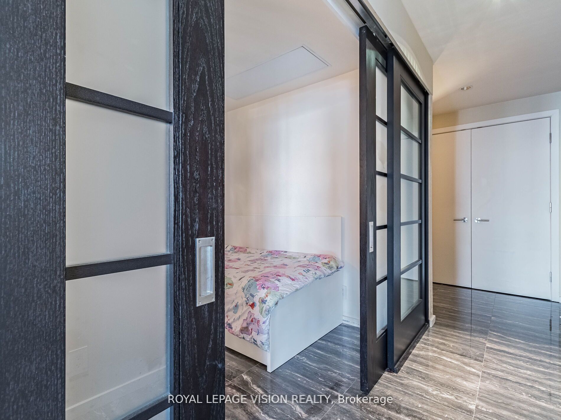 180 University Ave, #2105