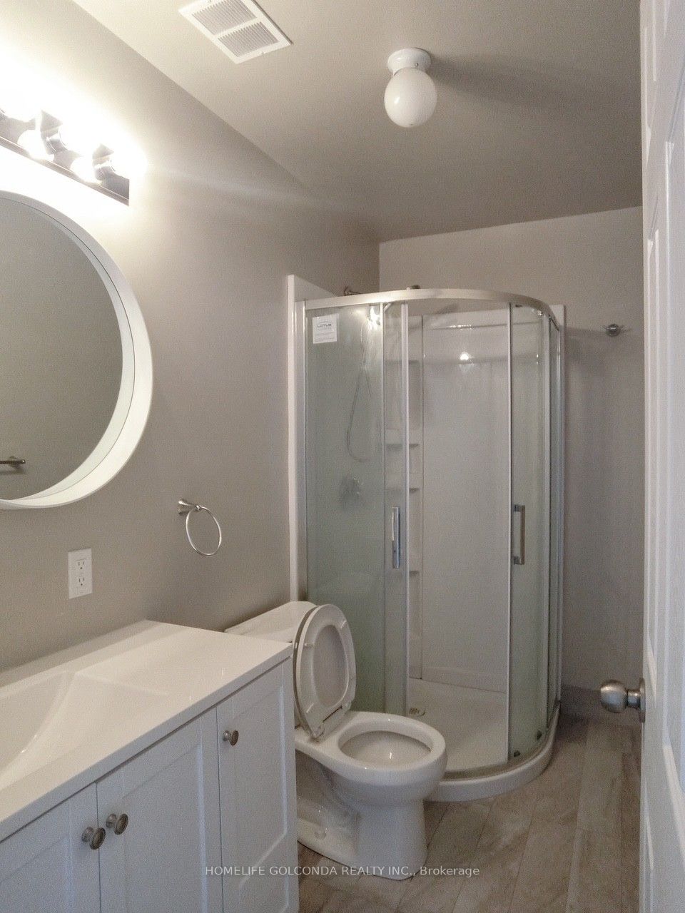 490 QUEEN St W, #302