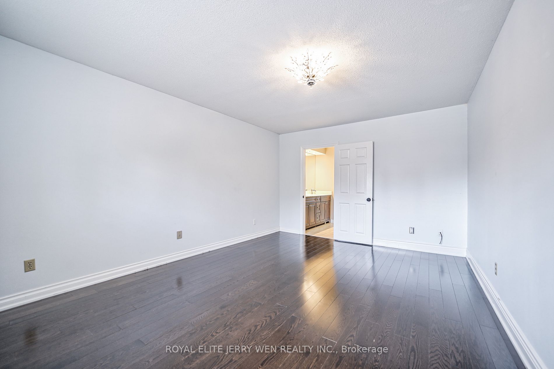 10 Mellowood Dr