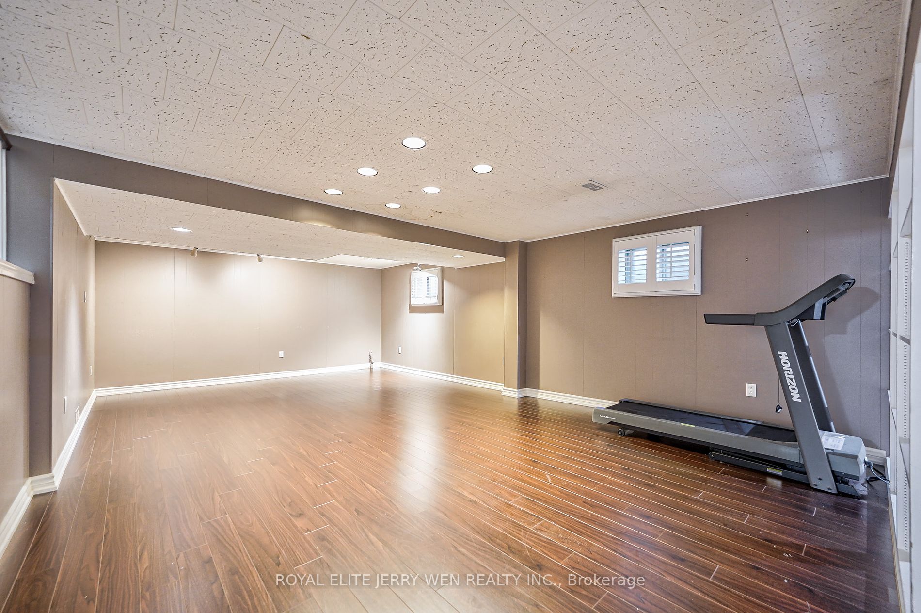 10 Mellowood Dr