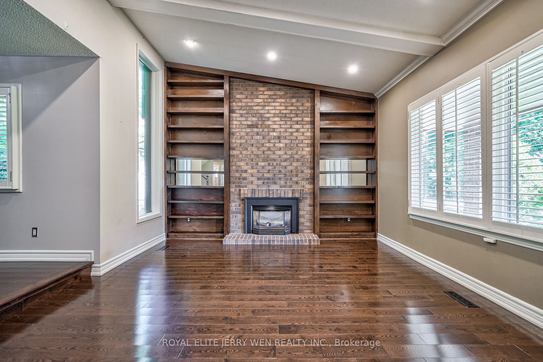 10 Mellowood Dr