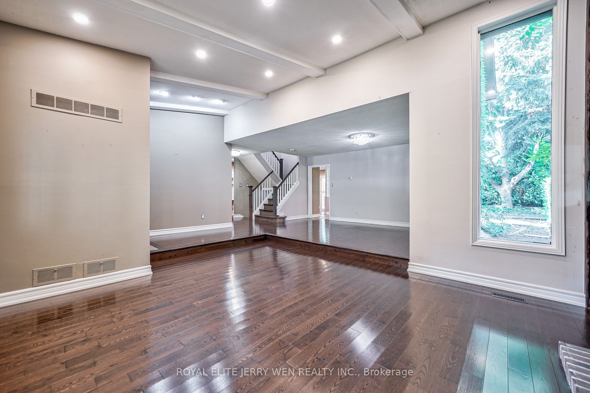 10 Mellowood Dr