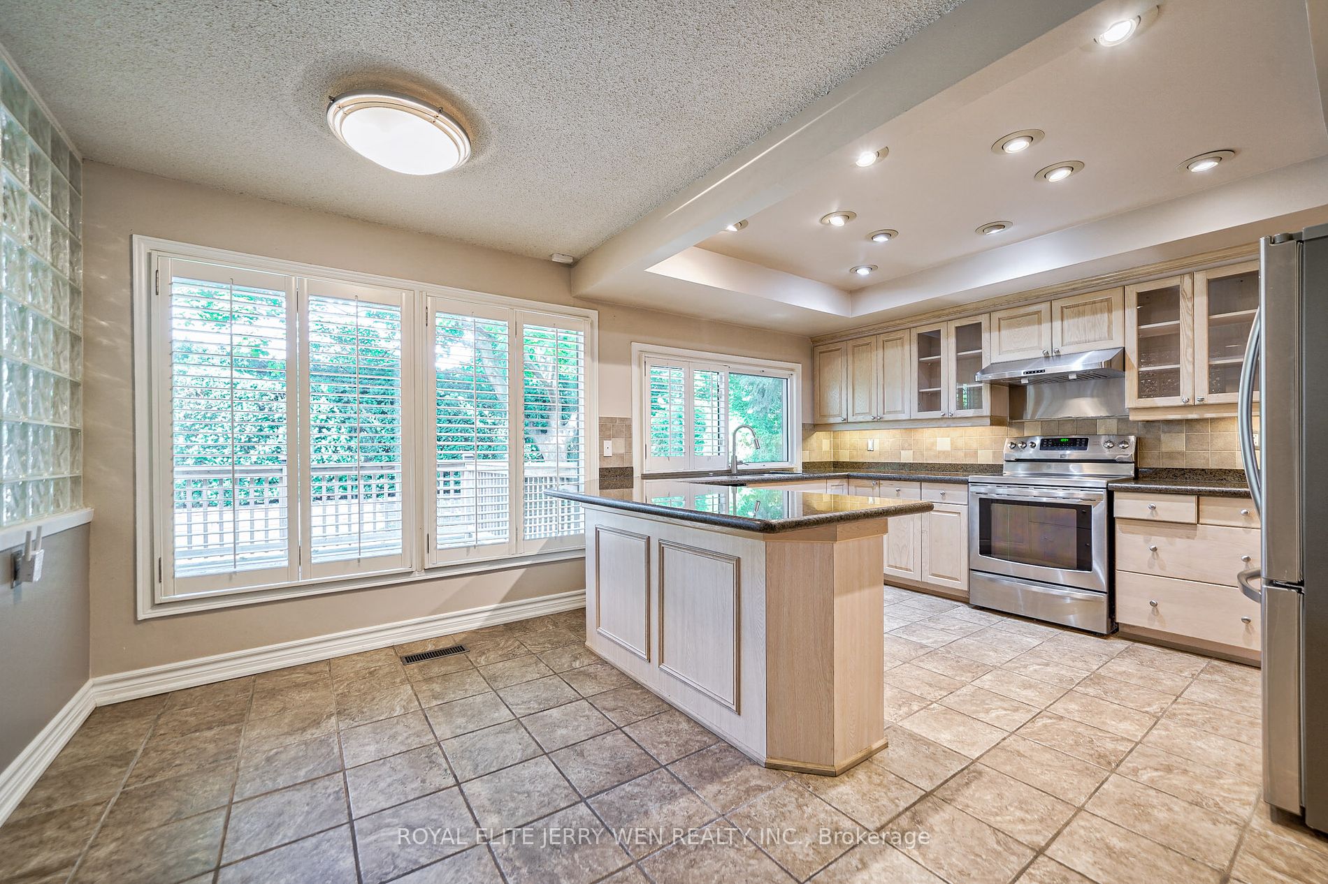 10 Mellowood Dr