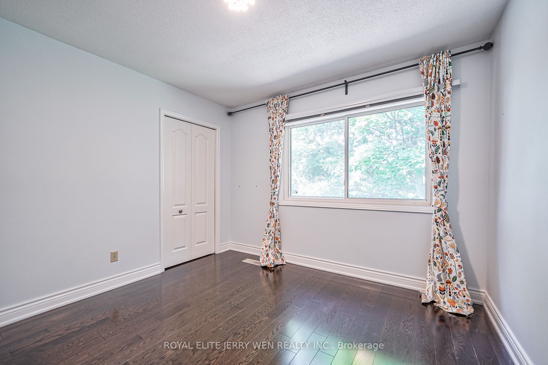 10 Mellowood Dr
