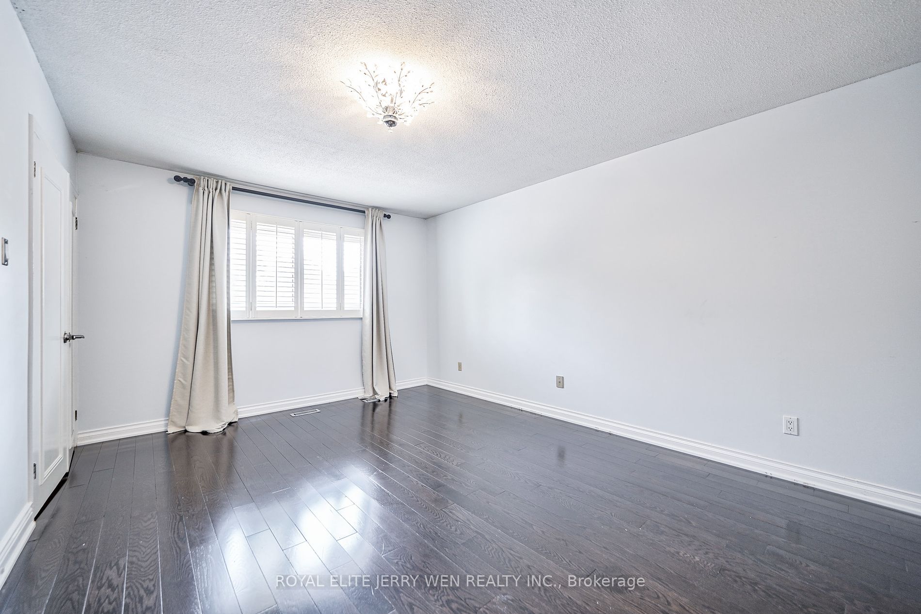 10 Mellowood Dr