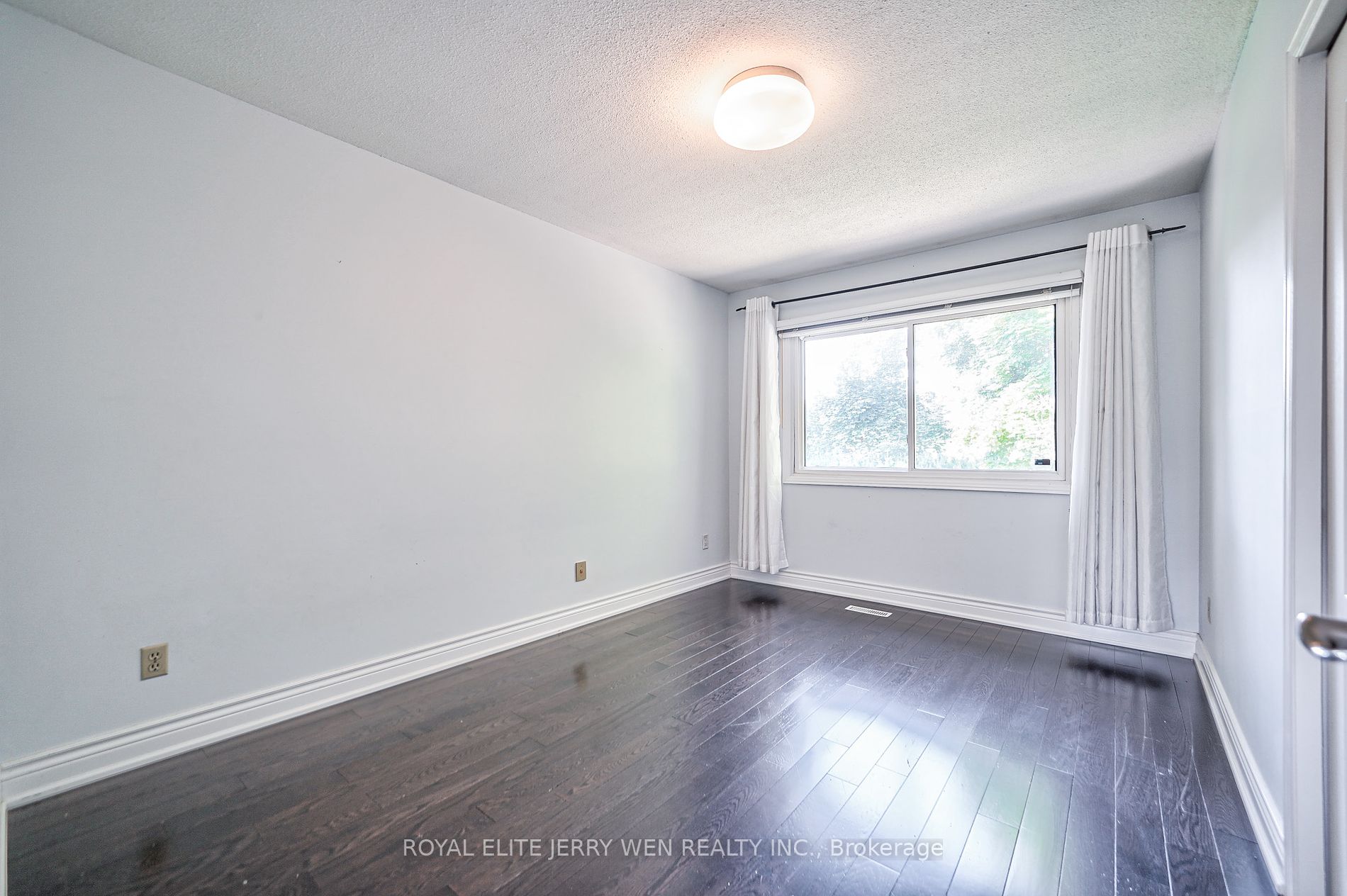 10 Mellowood Dr