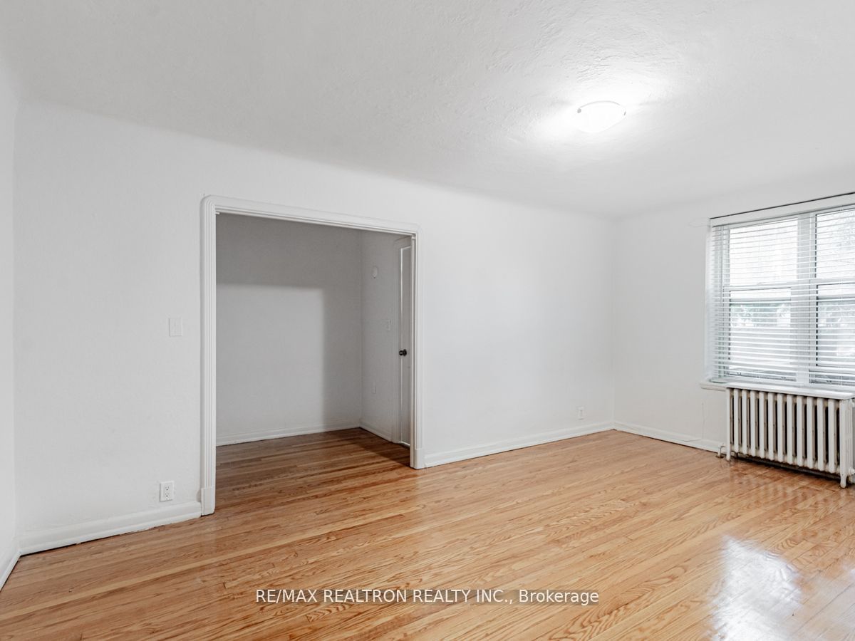 8 Mallory Gdns, #4
