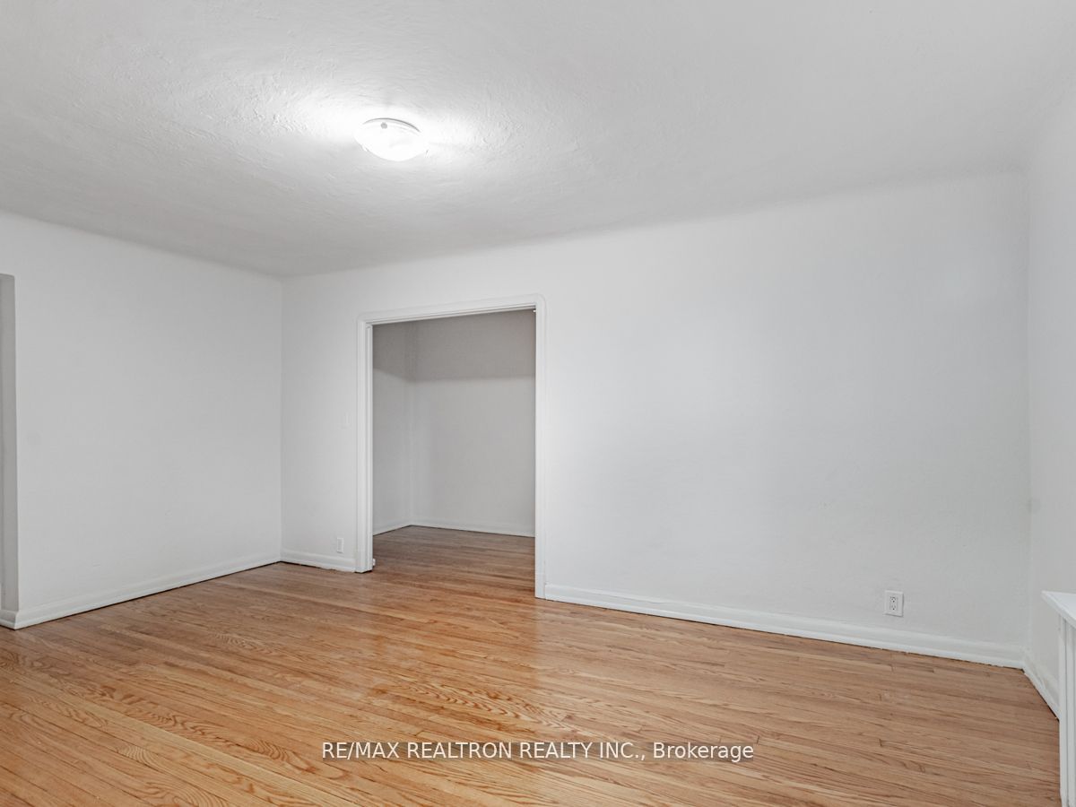 8 Mallory Gdns, #4