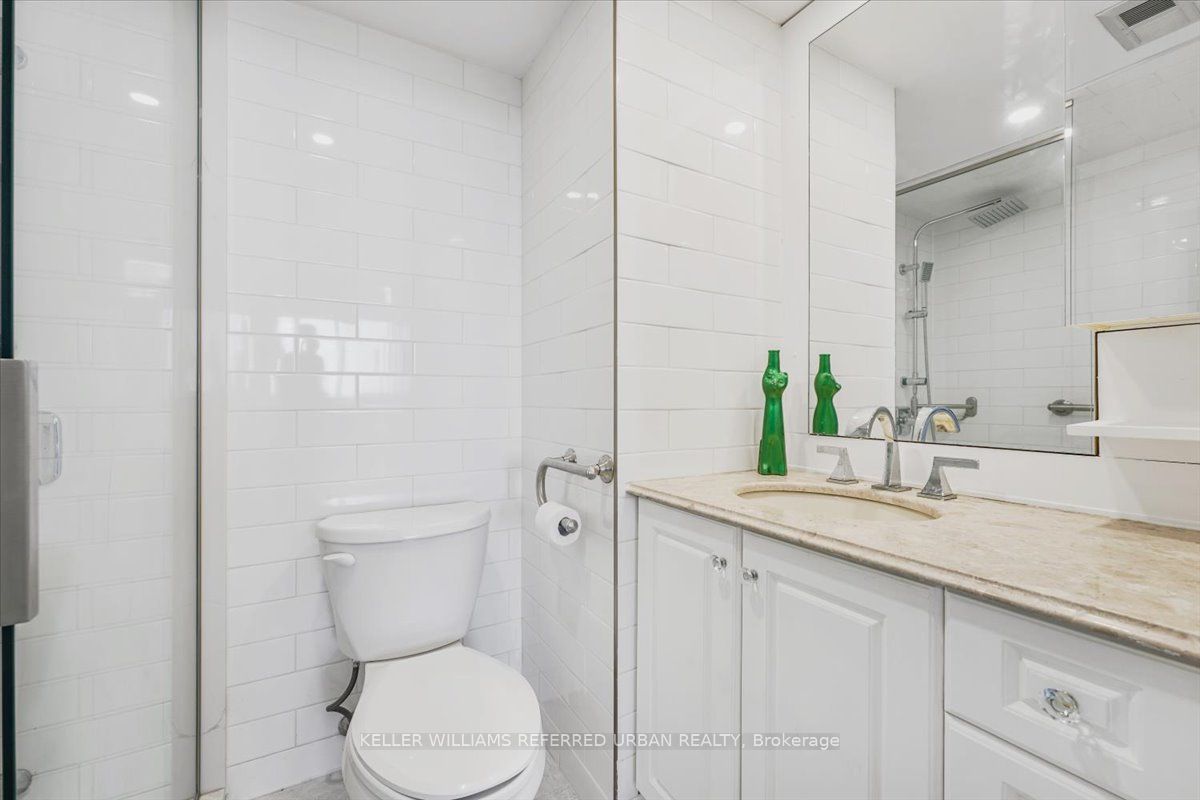 3000 Bathurst St, #706