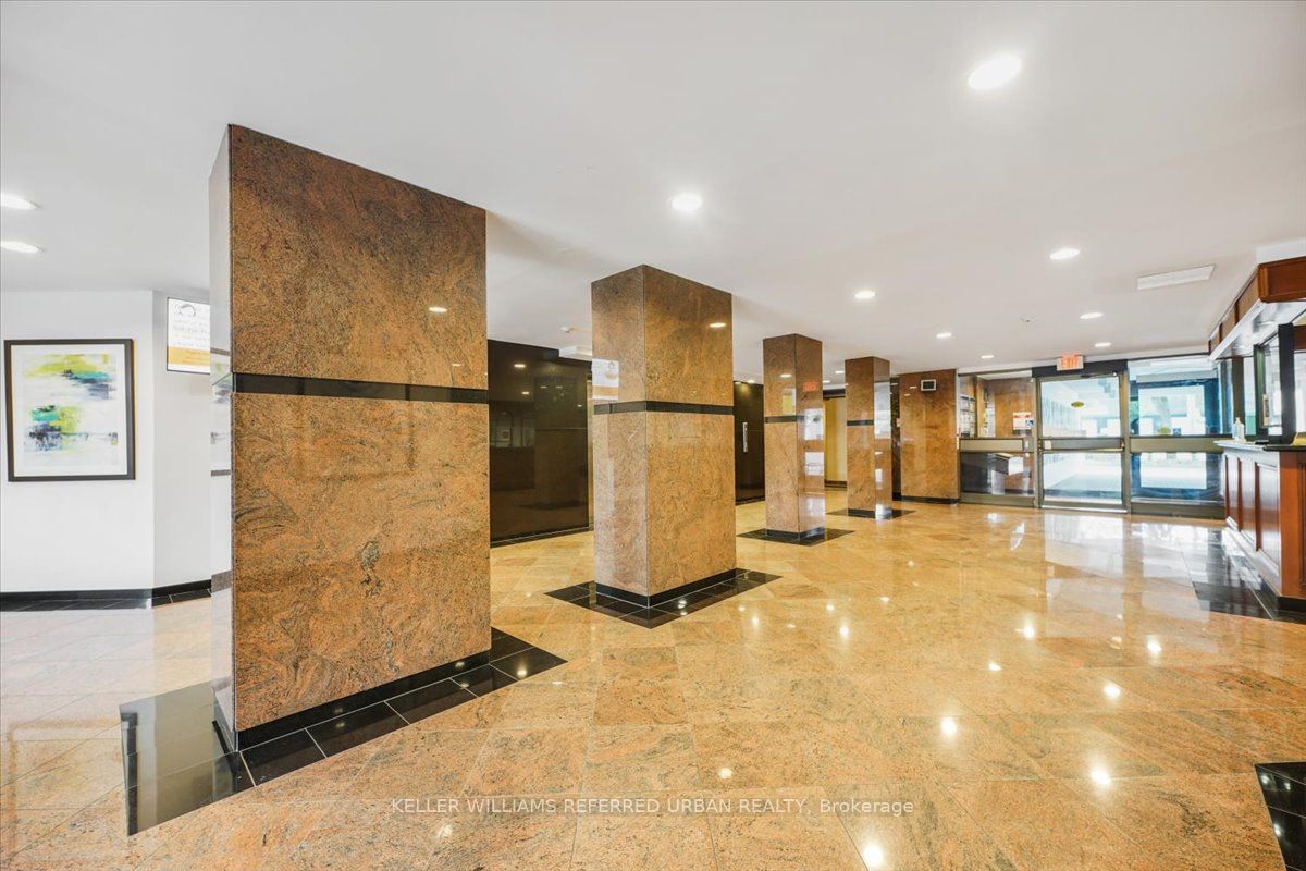 3000 Bathurst St, #706