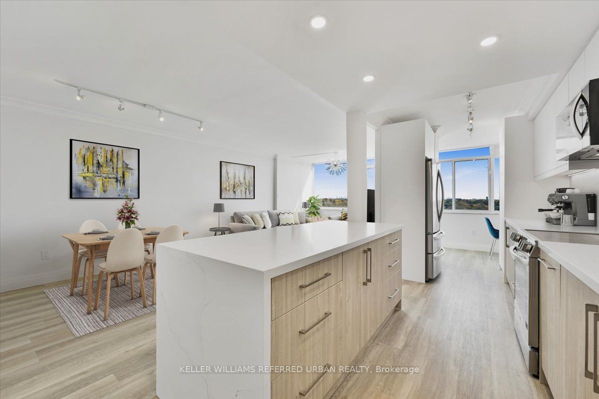 3000 Bathurst St, #706