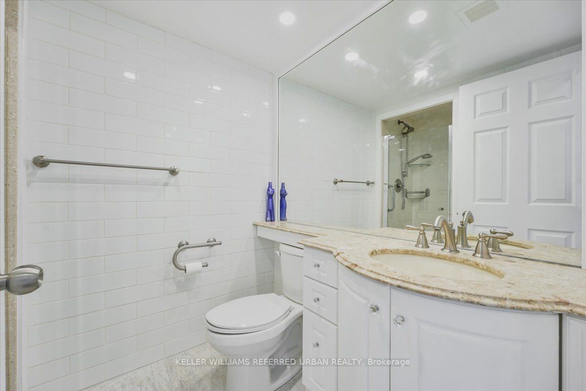 3000 Bathurst St, #706