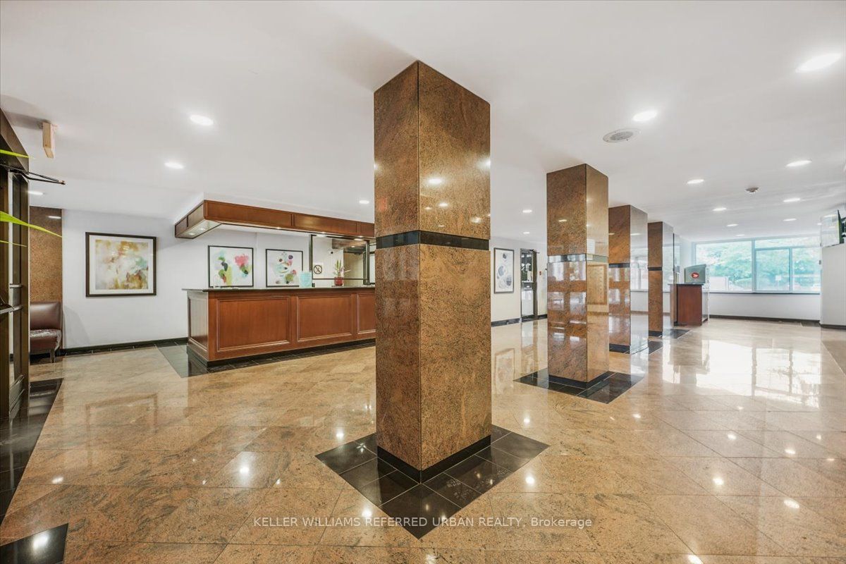 3000 Bathurst St, #706