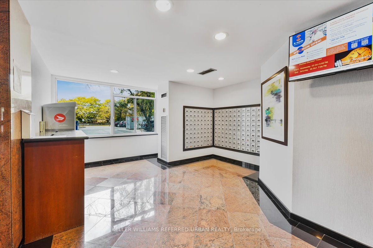 3000 Bathurst St, #706